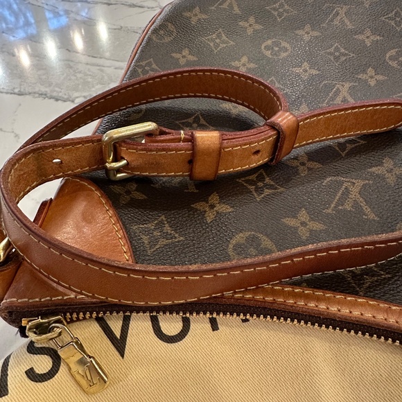 💞 RARE & Retired Louis Vuitton Odeon pm Crossbody in Monogram - Picture 12 of 15